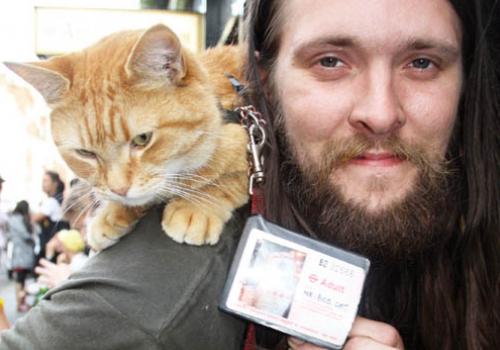 Big Issue seller James Bowen shows off Bob’s special travelcard