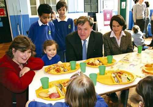 Emily Thornberry, Ed Balls and Catherine West with children in Thornhill School