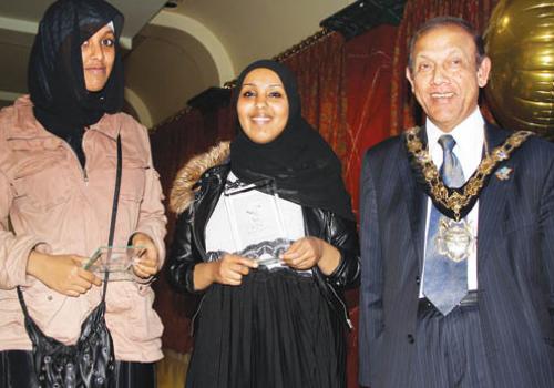 , Hamda Isse-Salwe and Zuhur Qaybdid with Camden Mayor Abdul Quadir