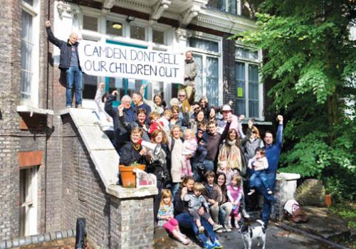 Parents and children on the steps of the vacant Fitzjohns Avenue building