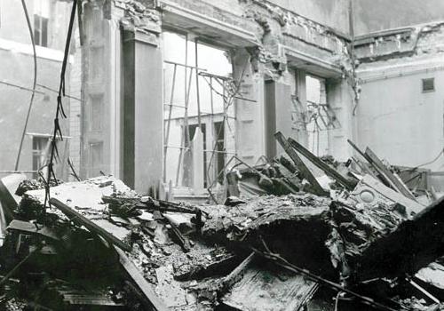 haunting images show the National Gallery following a Luftwaffe attack 