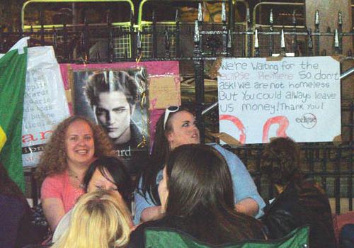 Fans waiting for the Twilight: Eclipse premiere