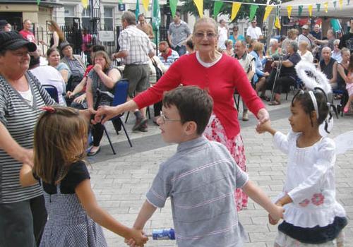  Musicians David White and Rosemary Delaney provided the soundtrack at Maida Val