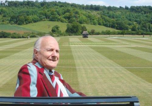 Gerald Plumbly: passionate cricketer and veterinary surgeon